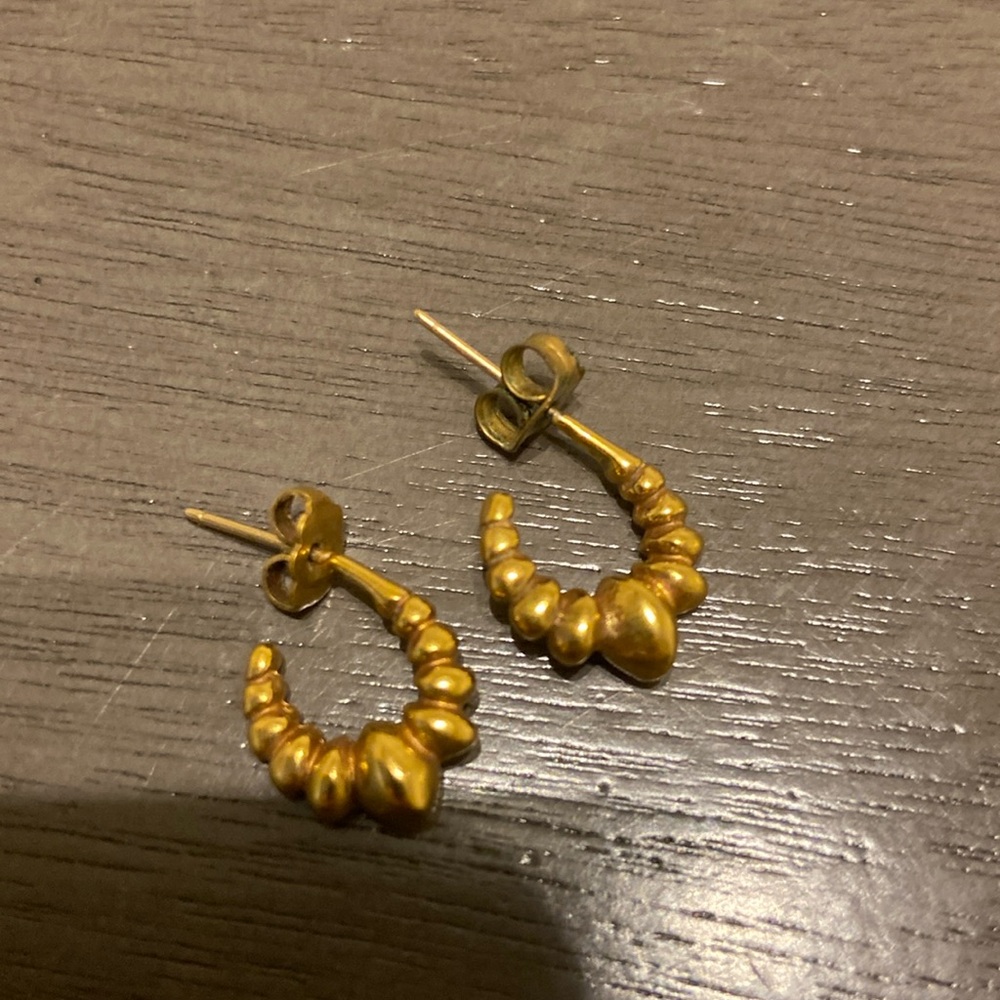 Vintage Gold Tone Small Earring